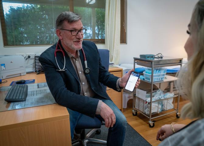 GP shares information on a smartphone